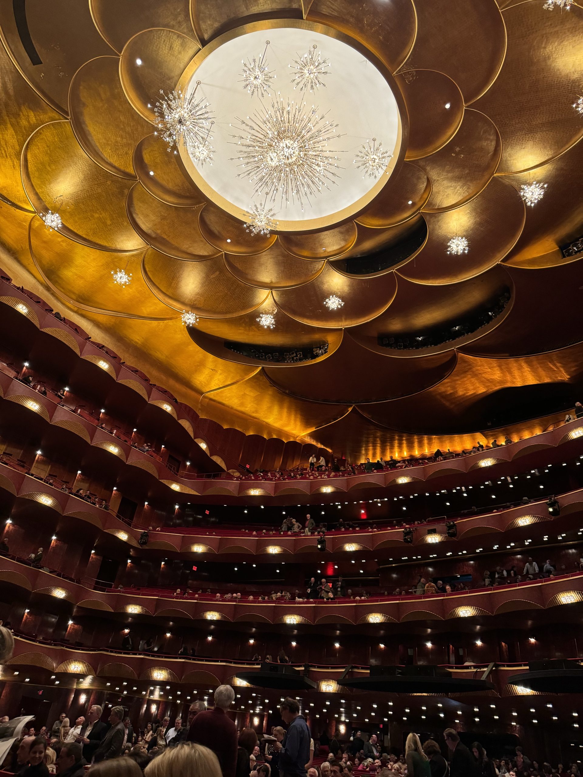 На 08ми март в Метрополитън Опера, Ню Йорк